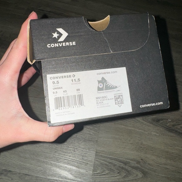 Unisex converse chuck taylors never worn - Picture 3 of 4